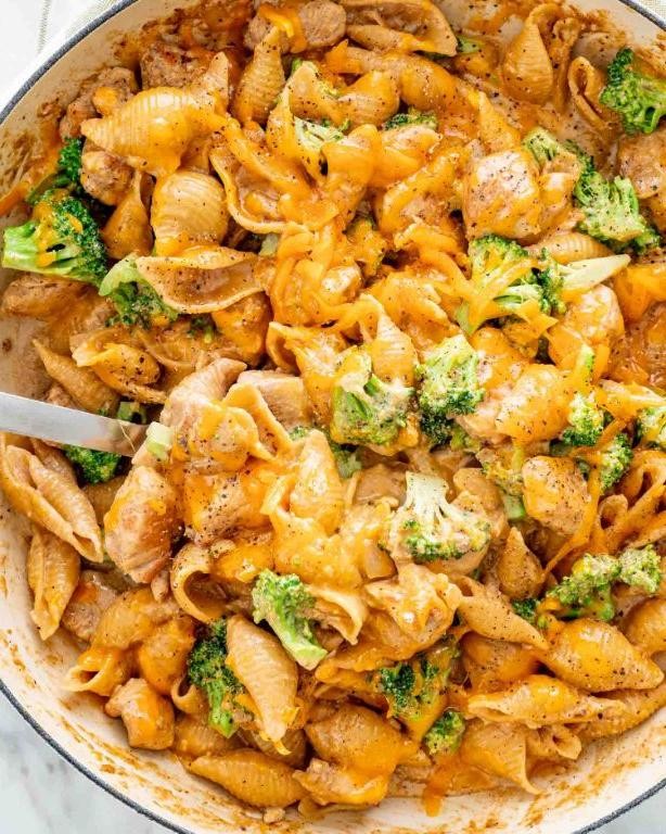 Cheesy Chicken Broccoli Pasta