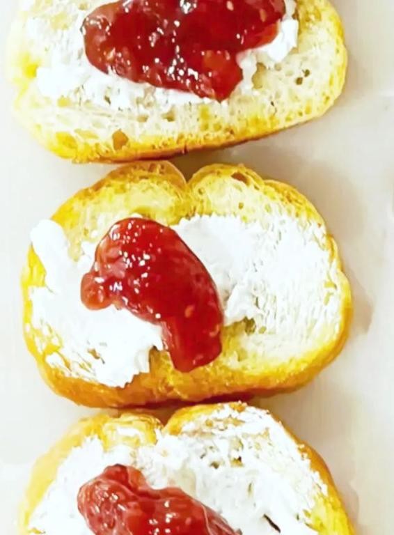 Raspberry Jalapeno Jelly and Goat Cheese Crostini